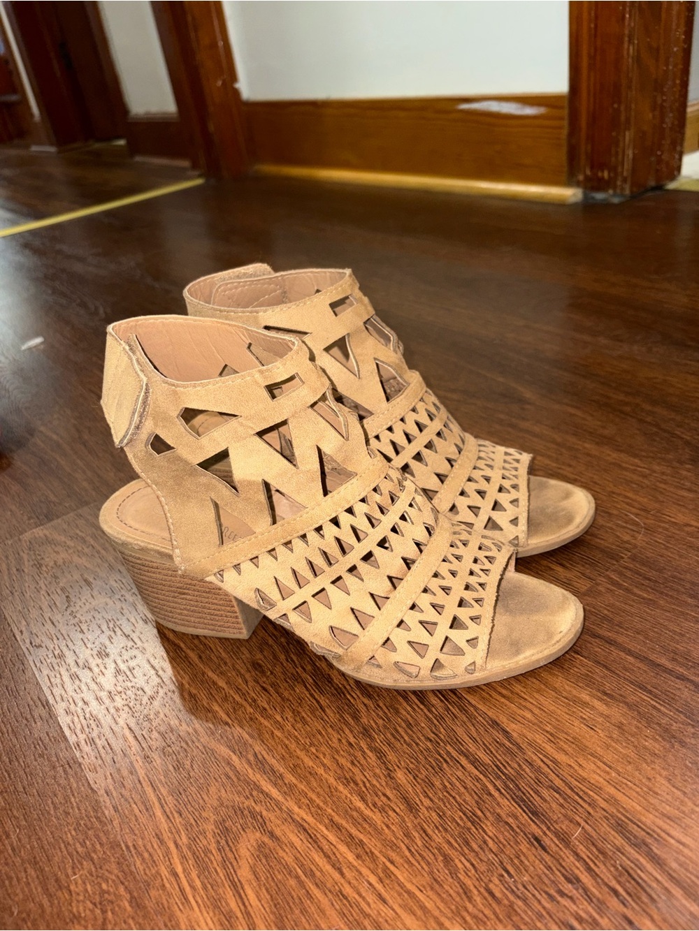 Women’s Cutout Peep-Toe Block Heel Sandals - Tan
